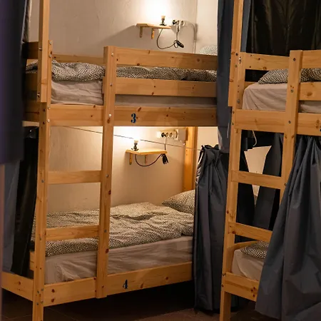 Dona Rose Surf Hostel *