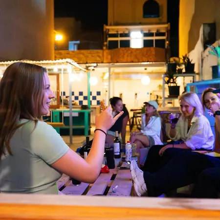 بيت شباب Dona Rose Surf