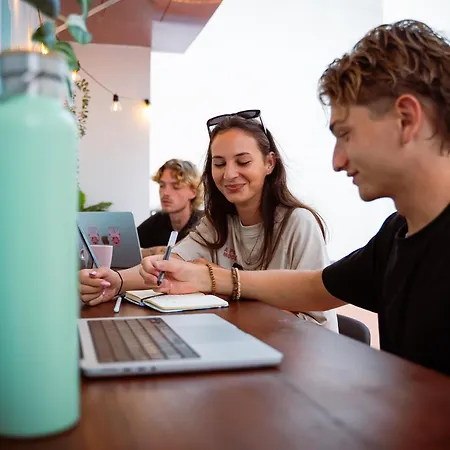 Dona Rose Surf Hostel *