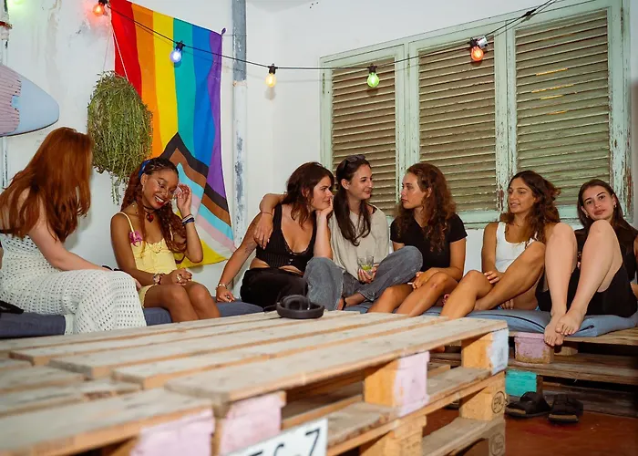 Dona Rose Surf Hostel *