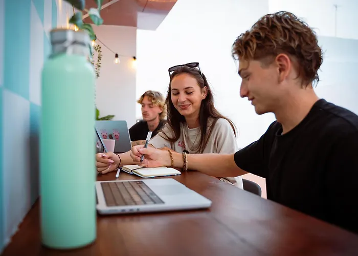 Dona Rose Surf 호스텔 *